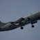 厚木基地でタッチアンドゴーをするP-3C