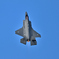 垂直上昇する航空自衛隊のF-35A戦闘機