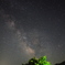 一匹蛍と星空
