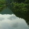湖面に映る雨雲