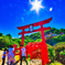 光芒に照らされ並び立つ赤い鳥居②