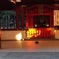 九頭龍神社新宮で参拝中に陽光がちょうど社内に差し込んだ