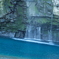 岩肌に流れ落ちる清流