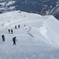 雪山の稜線を下りて