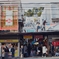 商店街、混み合う入口