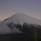 暗闇の中の富士山