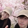 満開  桜の木の下で
