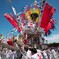 躍動の祭り空へ舞う ― 日本の祭りの熱狂