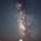 白いベンチと夏の天の川
