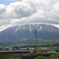 雲に隠れた山