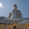 太陽を背に巨大仏