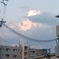 実際はもっとキレイなピンクの雲ですが・・・