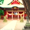 夏の神社で