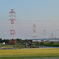 高圧電線と河川敷