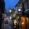 雨上がり、新宿ゴールデン街。