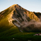 夕刻の鷲羽岳と三俣山荘