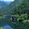緑地を走る只見線とリフレクション