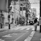 車は左 人は右