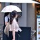 おもてにあるメニュー看板を眺めて