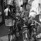 路地の自転車