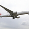 着陸するAirbus A350-900