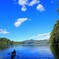 湖を行く