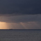 雨降る海