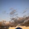 夕焼け雲を境に違う空