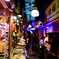 飲食店が並ぶ路地裏
