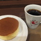 ホットコーヒーとホットケーキ