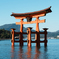 海にそびえたつ鳥居