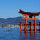 海にそびえたつ鳥居