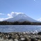 精進湖と富士山