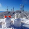 電波塔と雪ダルマ