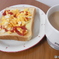 チーズエッグトーストとホットコーヒー