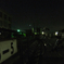 静かに