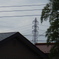 曇り空と住宅地からの鉄塔