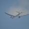 雲をつれて歩く飛行機