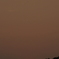 沈む夕日と飛行機雲