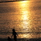 夕暮れの海辺