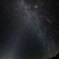 オリオン流星群の夜、夜明け前黄道光の立ちのぼる中で