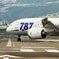 B787  伊丹空港にて