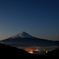 夜明け前の富士山