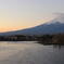 夕暮れの河口湖と富士山