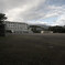 遠く富士を臨む小学校