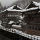 雪の温泉街