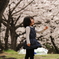 桜の木の下で