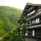 山と建造物