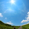 太陽に吸い込まそうな青空