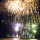 小さな島の海辺の花火